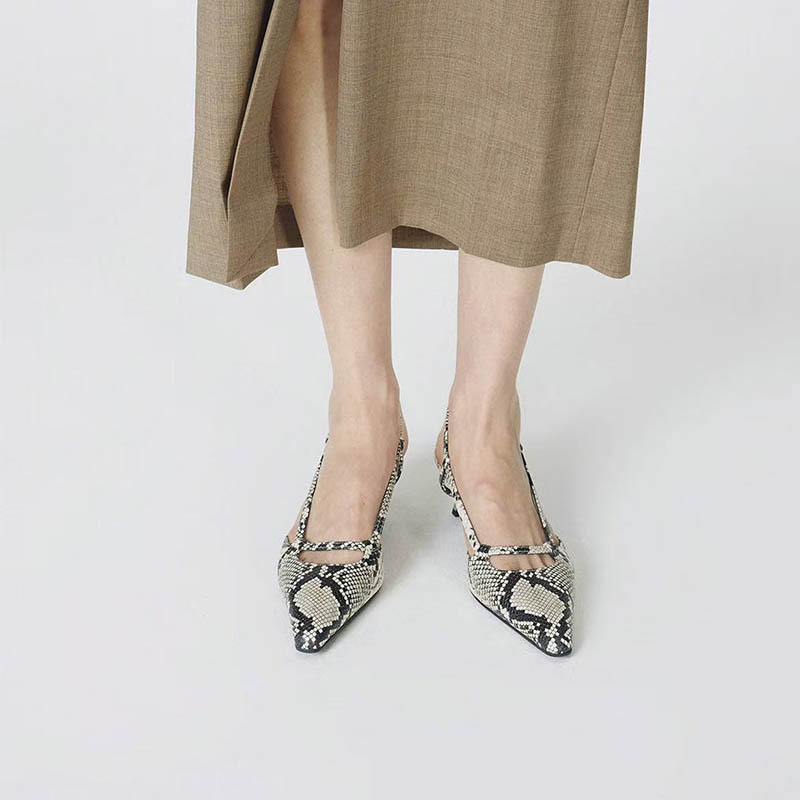 المرأة Slingback أشار تو كعوب  - مراجعة Leather Classic Strap وسعره